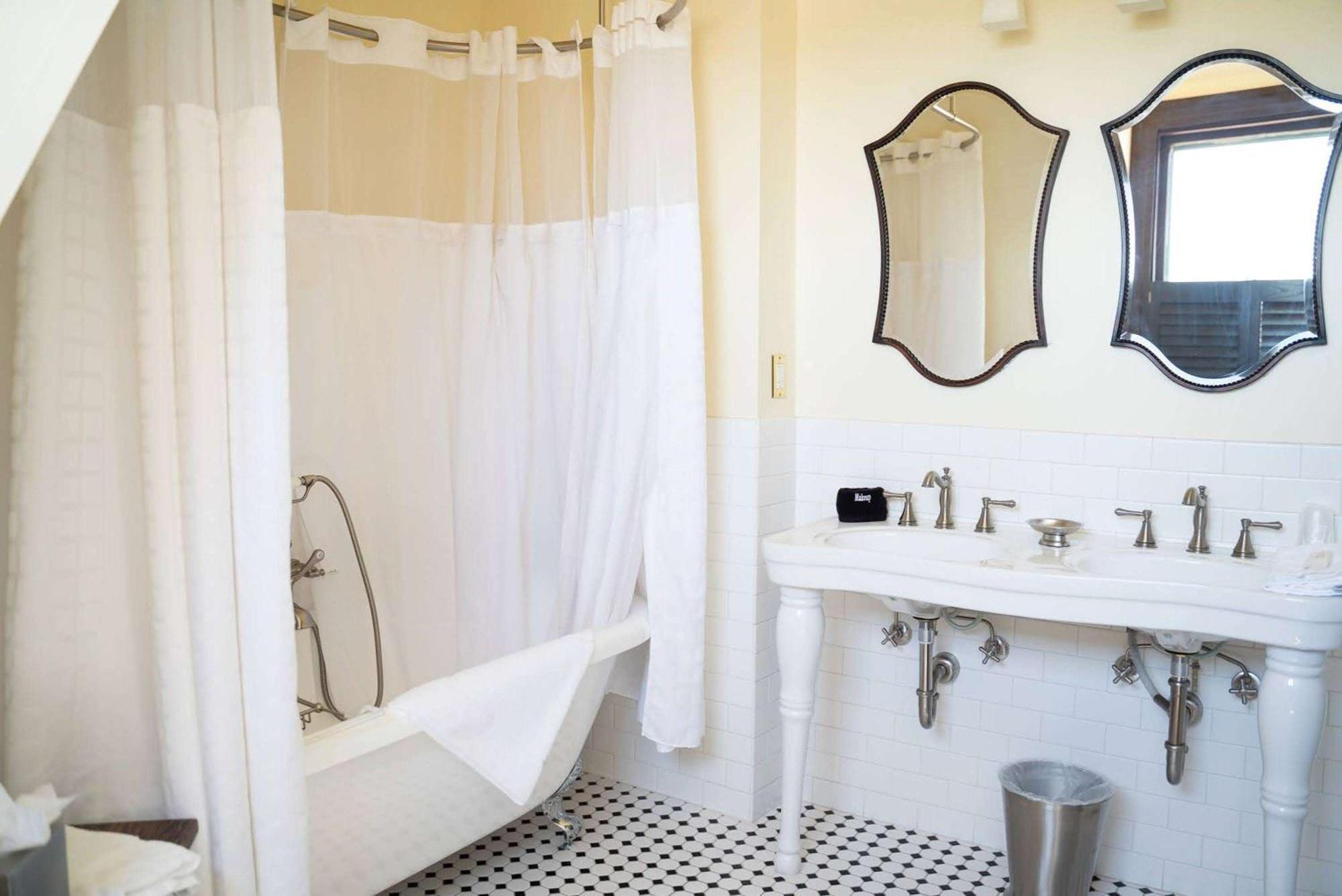 - Western Signature Collection Inn 2*