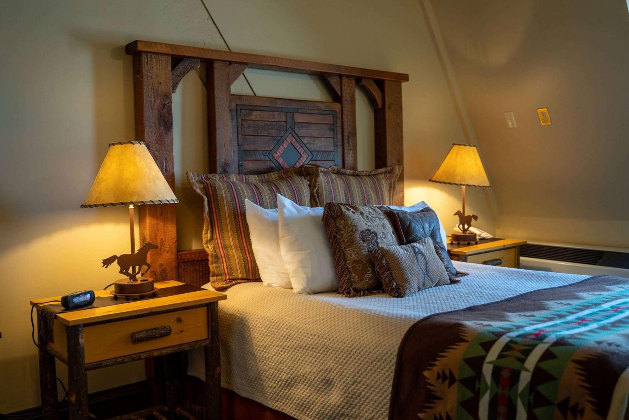 Inn - Western Signature Collection