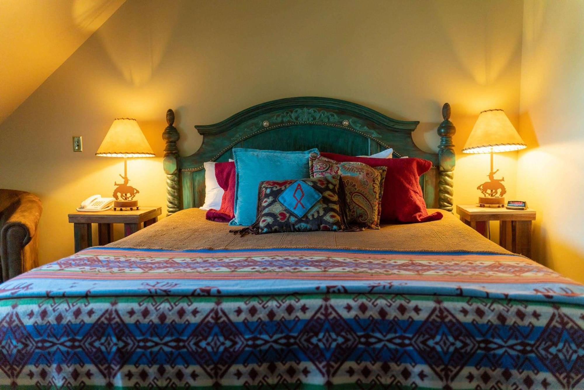 Inn - Western Signature Collection